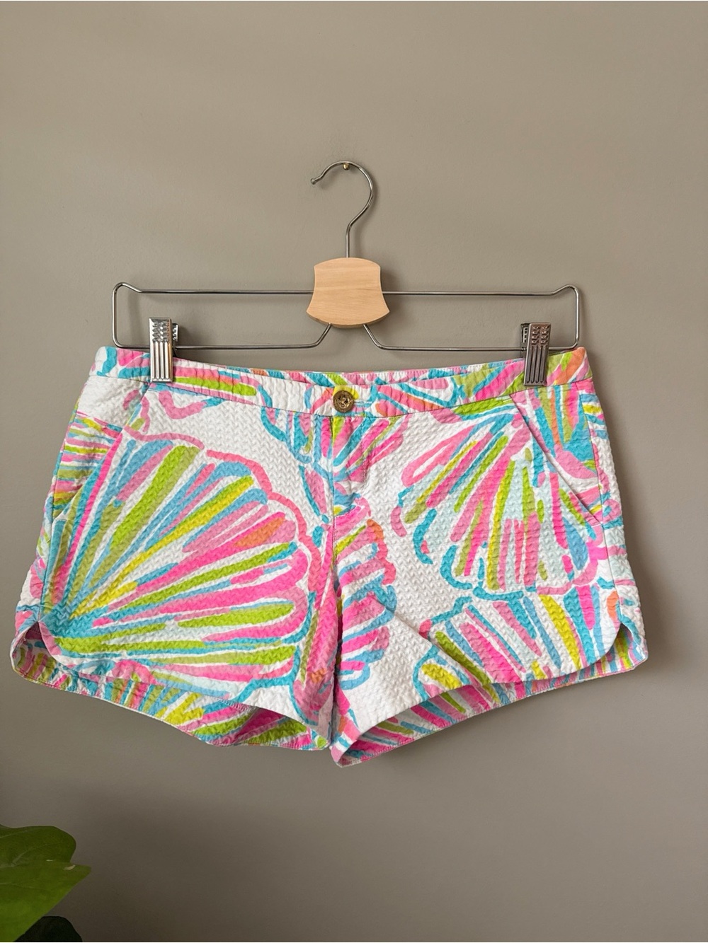 Lilly Pulitzer White Shell-Print Shorts with Pink & Green